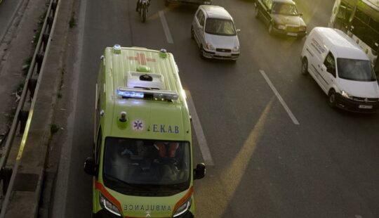Καστοριά: Στη Θεσσαλονίκη μεταφέρθηκαν μητέρα και γιος της οικογένειας από το σοβαρό τροχαίο