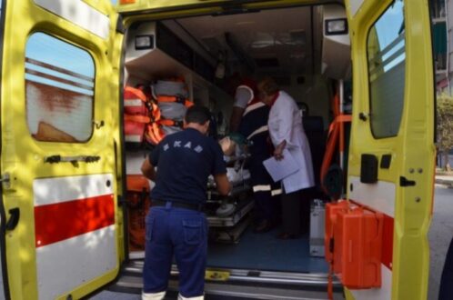 Παρατείνεται για 12 μήνες το πρόγραμμα 500 τραυματιοφορέων στα δημόσια νοσοκομεία