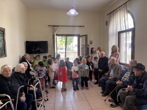 Επίσκεψη του 9ου Νηπιαγωγείου Γρεβενών στο Ίδρυμα Υπερηλίκων «Ο Άγιος Αχίλλειος»