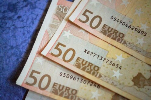 Νέοι περιορισμοί στις πληρωμές με μετρητά φέρνει η ΕΕ από το 2027