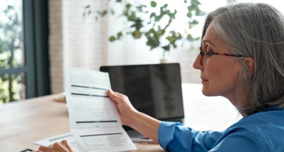 Συντάξεις χηρείας: Κινδυνεύουν με περικοπή 200.000 – Η απόφαση του ΣτΕ που ανατρέπει τα δεδομένα