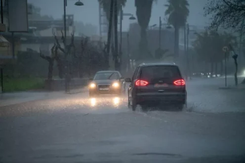Κοζάνη: Πλημμυρικά φαινόμενα και προβλήματα από τη σφοδρή καταιγίδα – 85 χιλιοστά βροχής στην Κοιλάδα