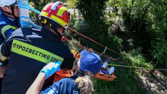 Ιωάννινα: Στον γκρεμό κατέληξε ΙΧ με 21χρονο οδηγό – Απεγκλωβίστηκε τραυματισμένος