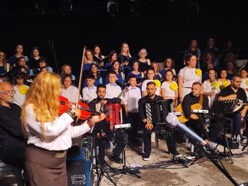 Η Ευανθία Ρεμπούτσικα μάγεψε το κοινό σε μια ξεχωριστή βραδιά στα Γρεβενά