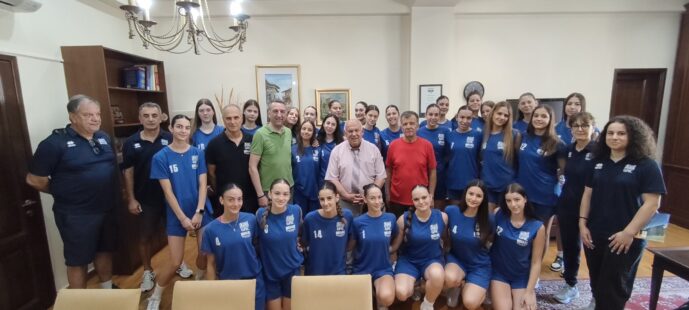 Επίσκεψη της Εθνικής Ομάδας Βόλεϊ Κορασίδων στον Δήμαρχο Γρεβενών ενόψει του BVA U16 Women Volleyball Championships 2026