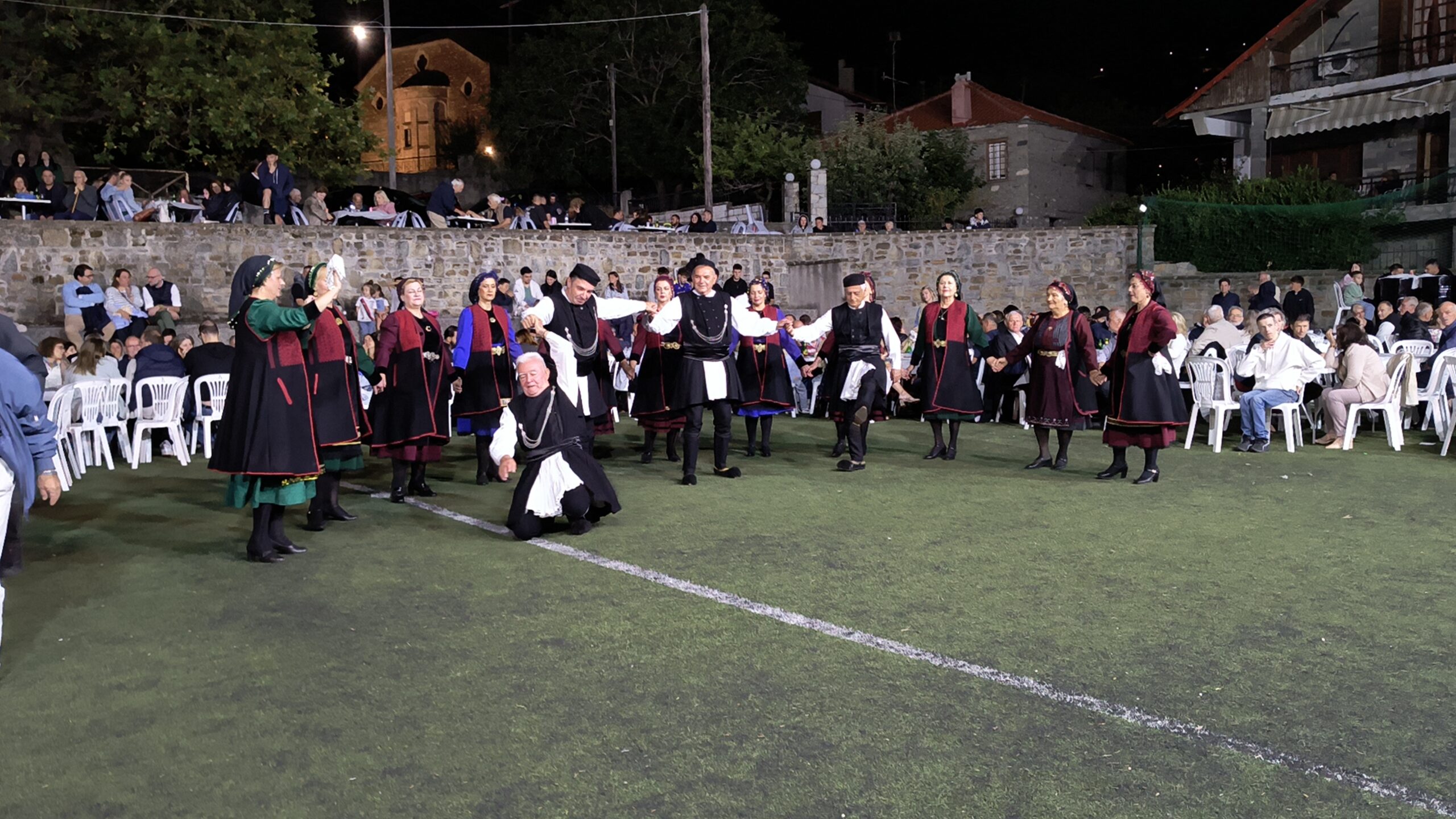 Το χορευτικό των Γρεβενιωτών Κοζάνης στην Κλεισούρα Καστοριάς